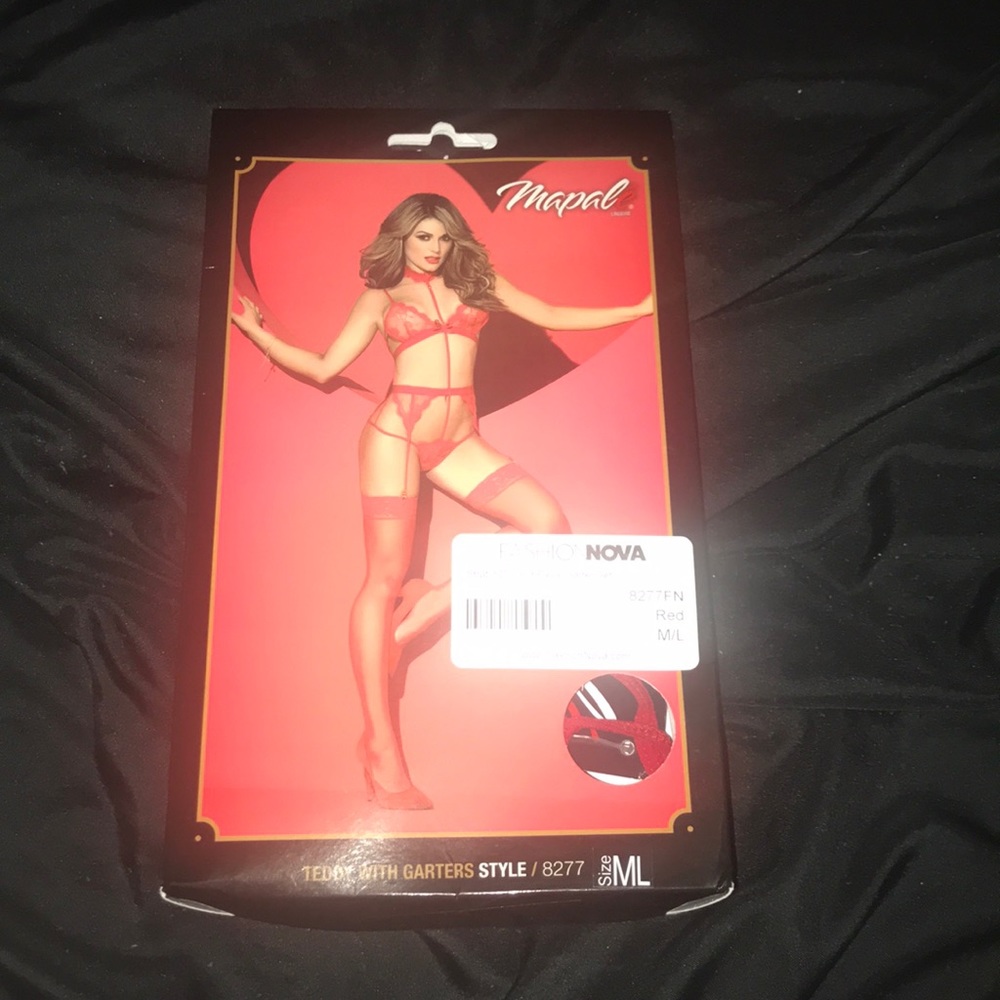 Lingerie - Picture 2 of 2